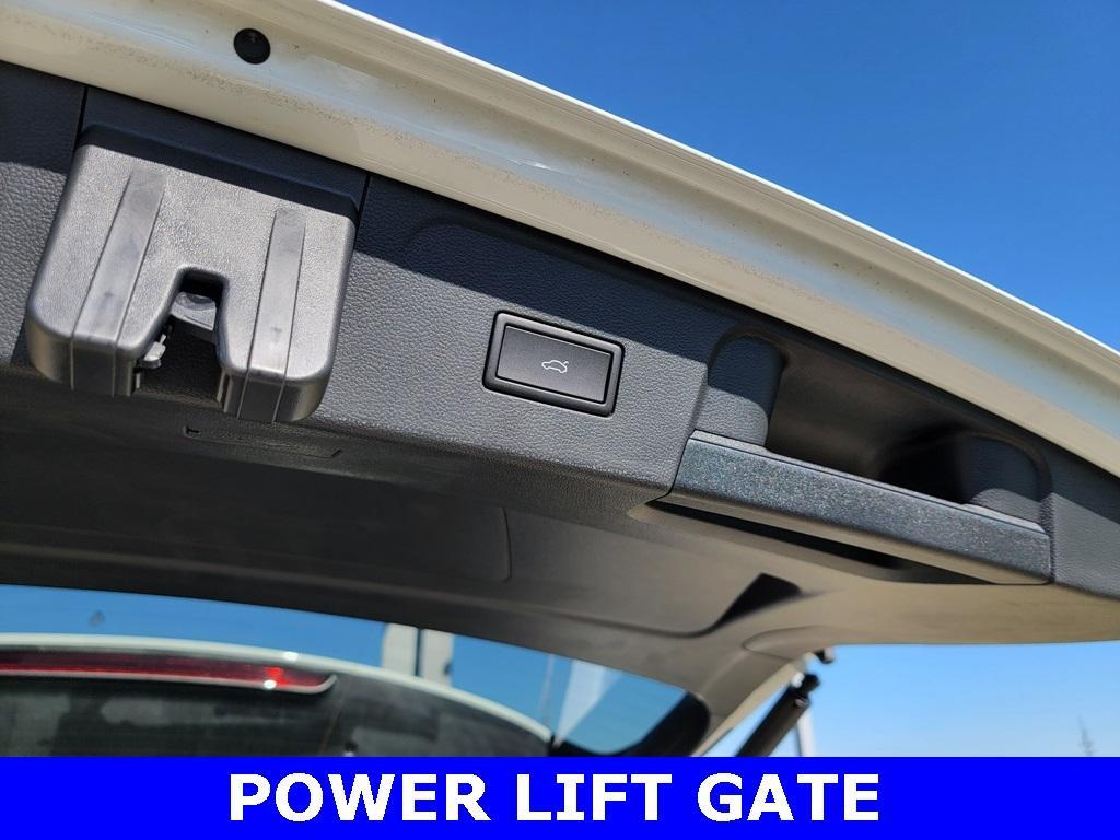 new 2025 Volkswagen Atlas car, priced at $45,979