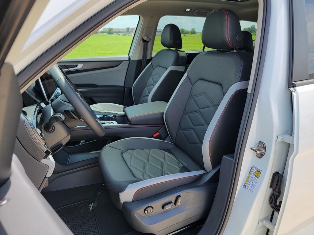 new 2025 Volkswagen Atlas car, priced at $45,979