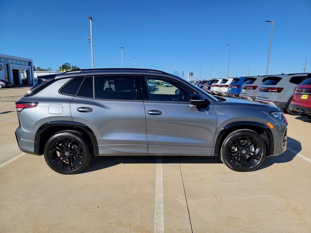 new 2025 Volkswagen Tiguan car, priced at $37,811