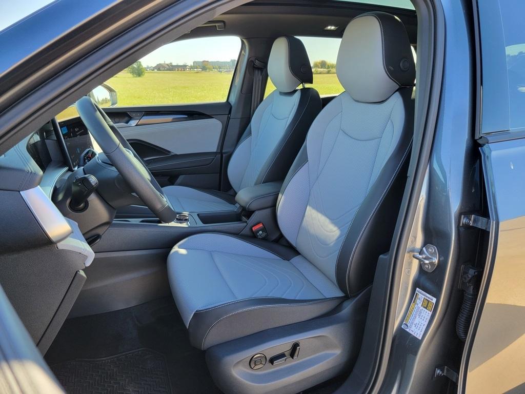 new 2025 Volkswagen Tiguan car, priced at $37,811