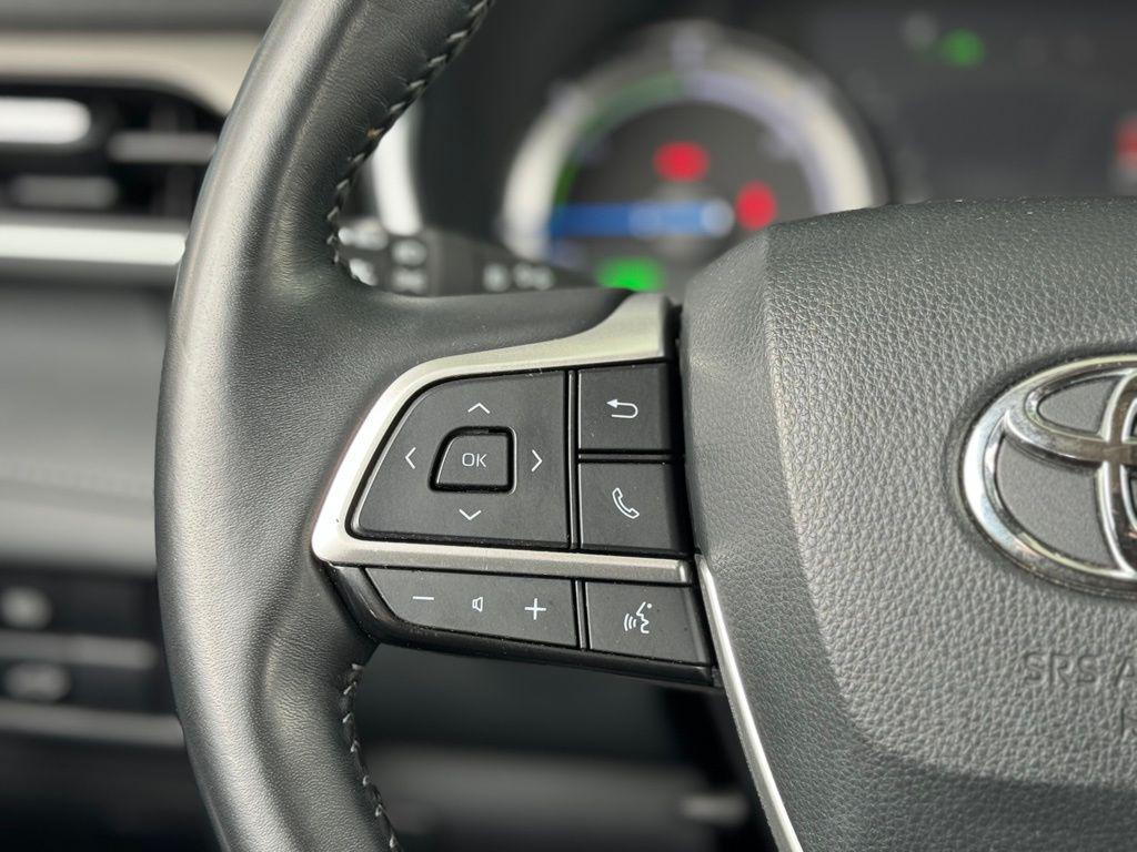 used 2022 Toyota Highlander Hybrid car, priced at $37,134