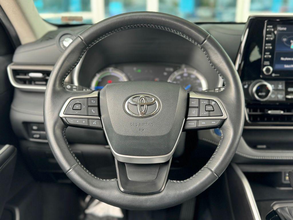 used 2022 Toyota Highlander Hybrid car, priced at $37,134