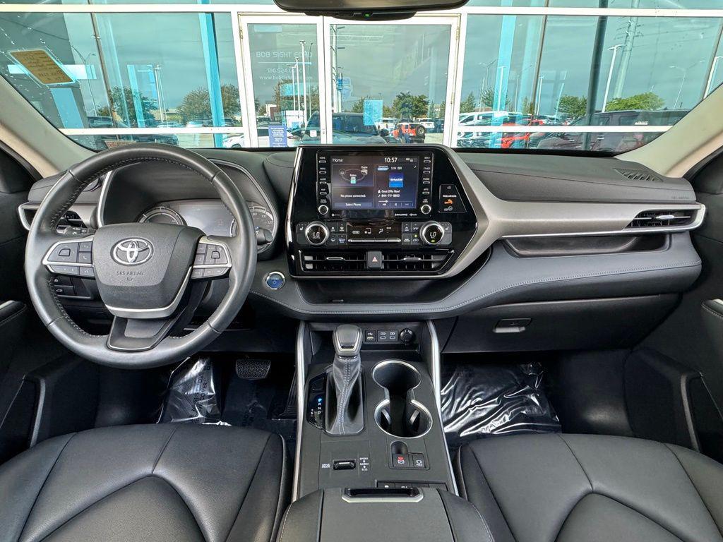 used 2022 Toyota Highlander Hybrid car, priced at $37,134