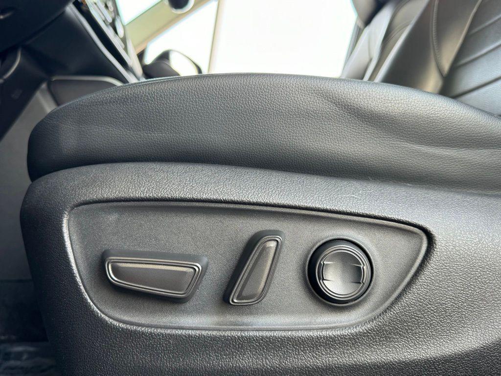 used 2022 Toyota Highlander Hybrid car, priced at $37,134
