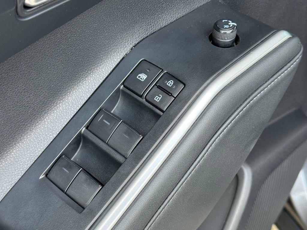used 2022 Toyota Highlander Hybrid car, priced at $37,134