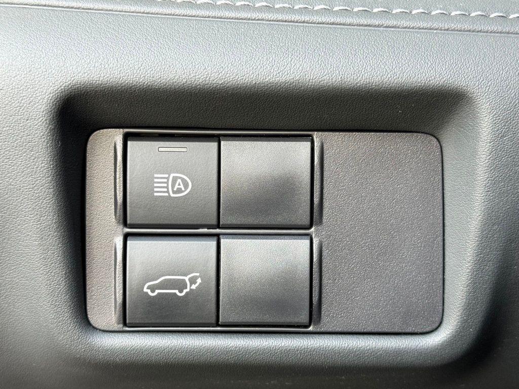 used 2022 Toyota Highlander Hybrid car, priced at $37,134