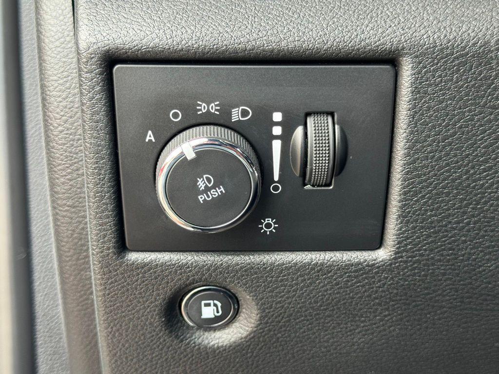 used 2018 Jeep Grand Cherokee car, priced at $14,494