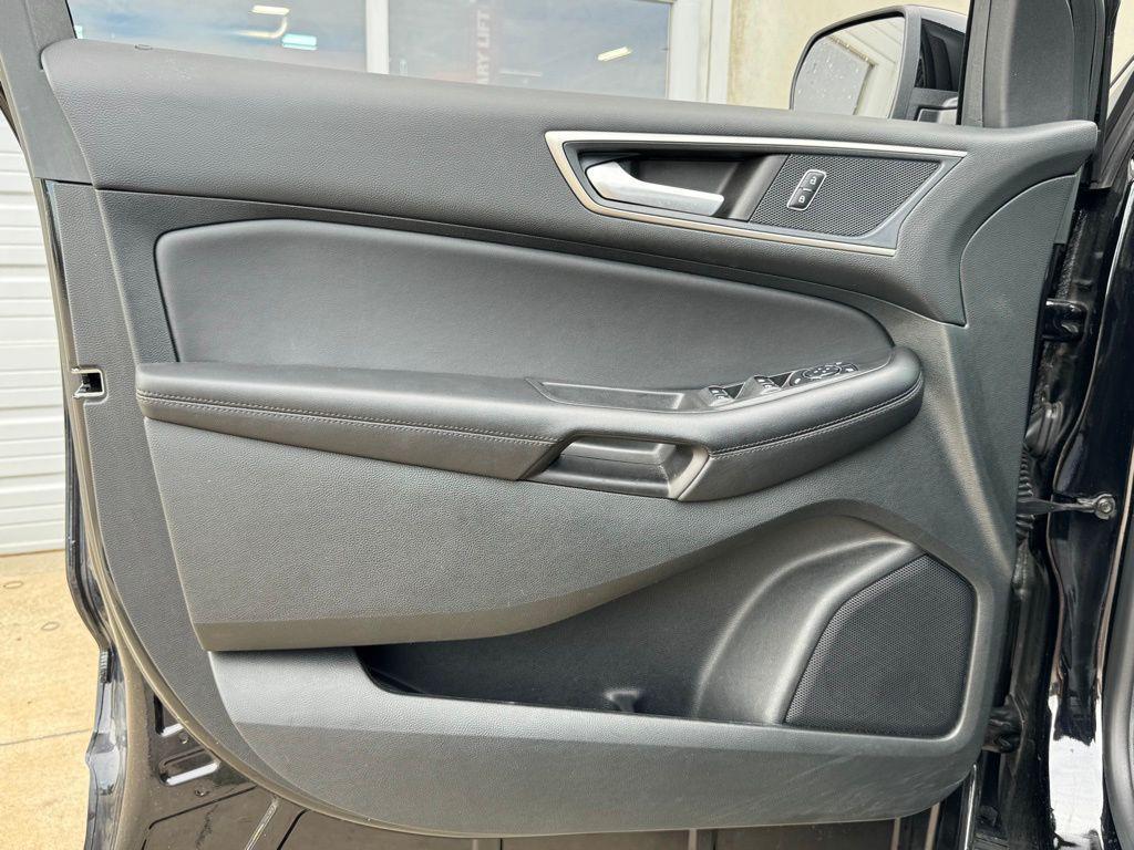 used 2023 Ford Edge car, priced at $25,000
