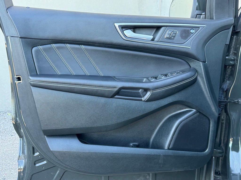 used 2022 Ford Edge car, priced at $32,000
