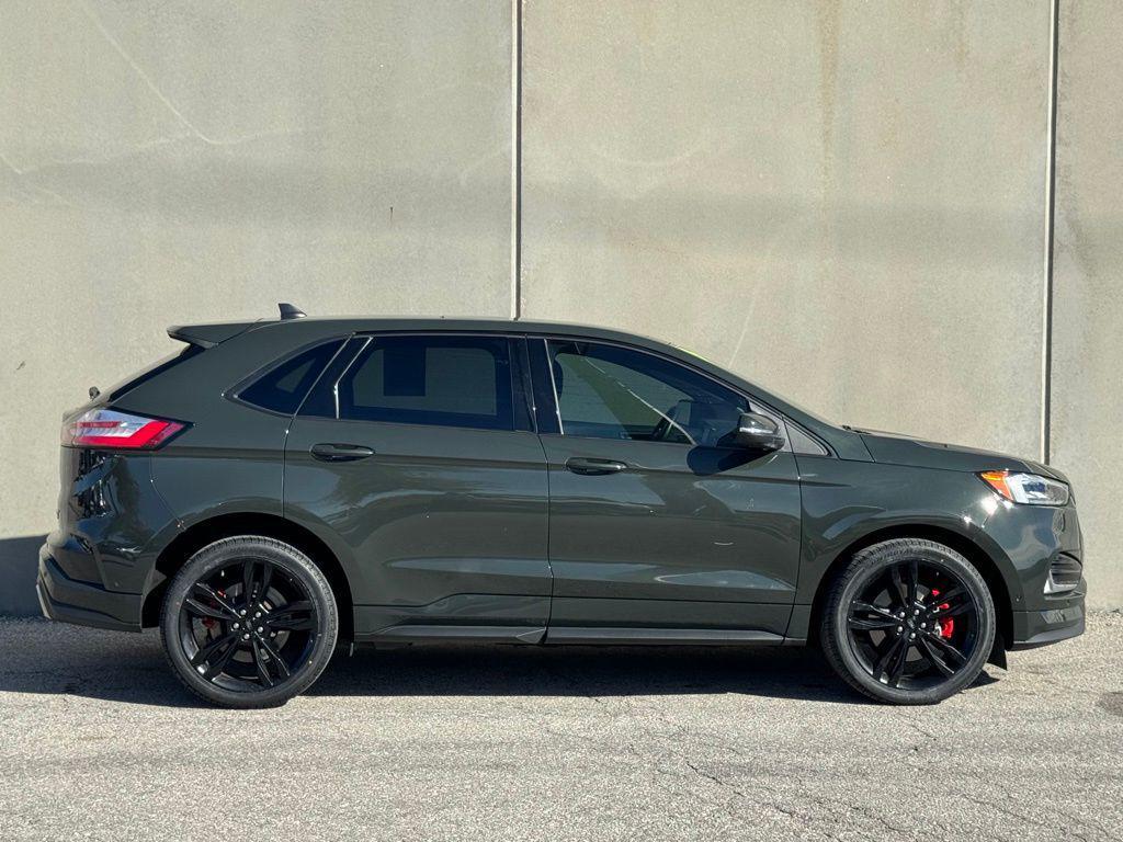 used 2022 Ford Edge car, priced at $32,000