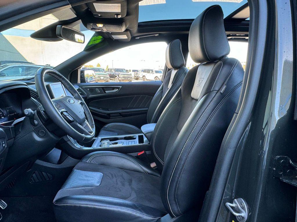 used 2022 Ford Edge car, priced at $32,000