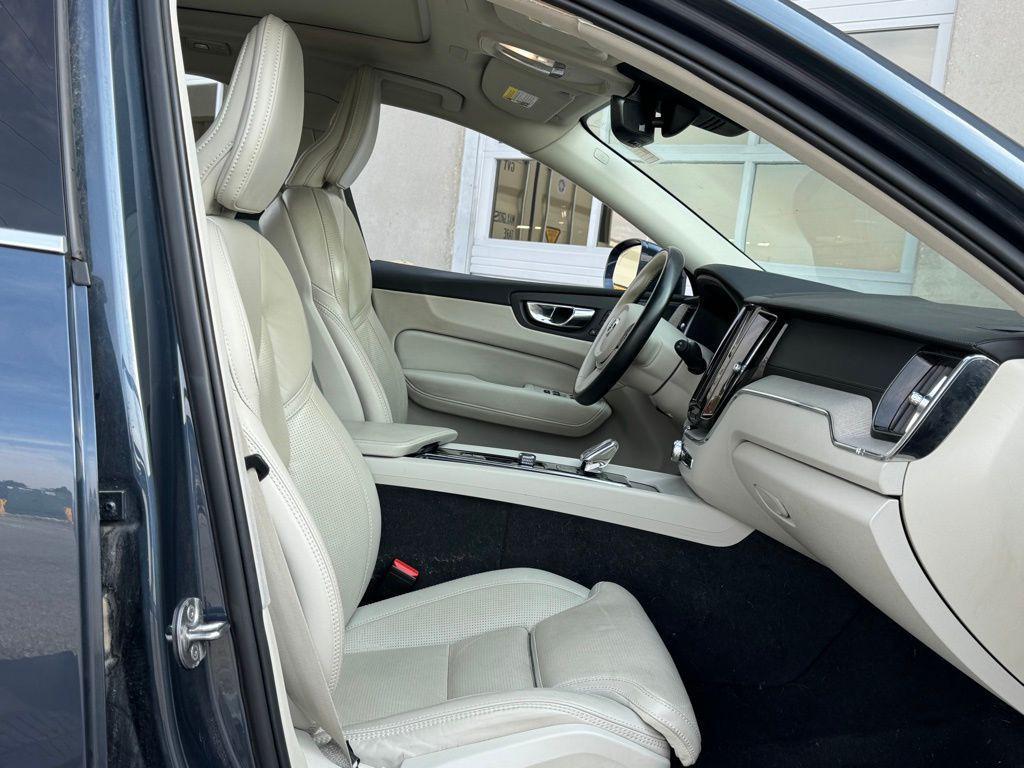 used 2022 Volvo XC60 car, priced at $26,391