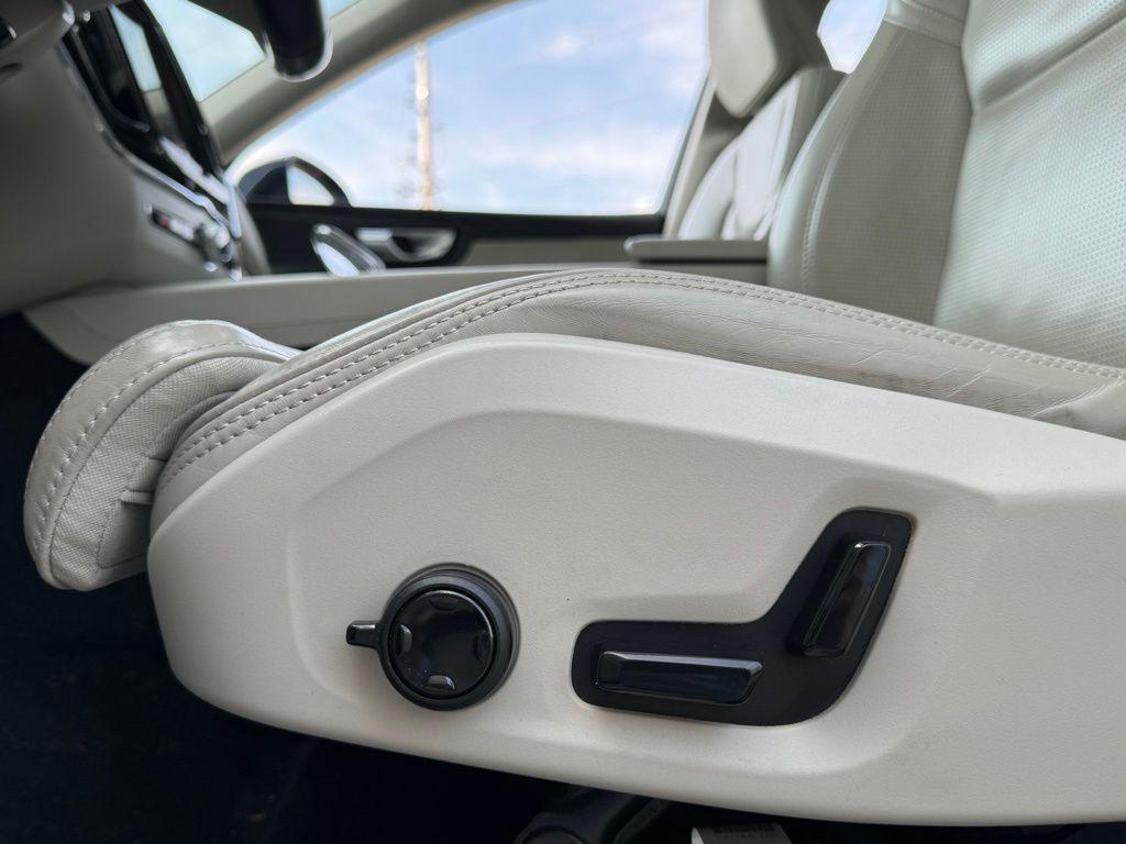 used 2022 Volvo XC60 car, priced at $26,391