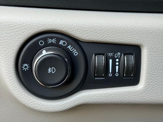 used 2023 Chrysler Pacifica car, priced at $24,000