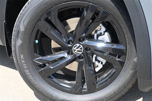 new 2026 Volkswagen Atlas Cross Sport car, priced at $53,326