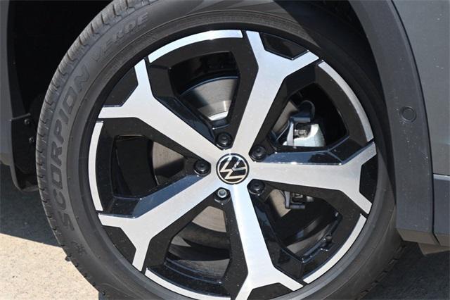 new 2025 Volkswagen Tiguan car, priced at $32,187
