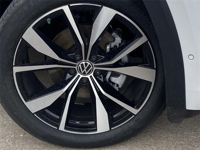 new 2025 Volkswagen Atlas car, priced at $52,399