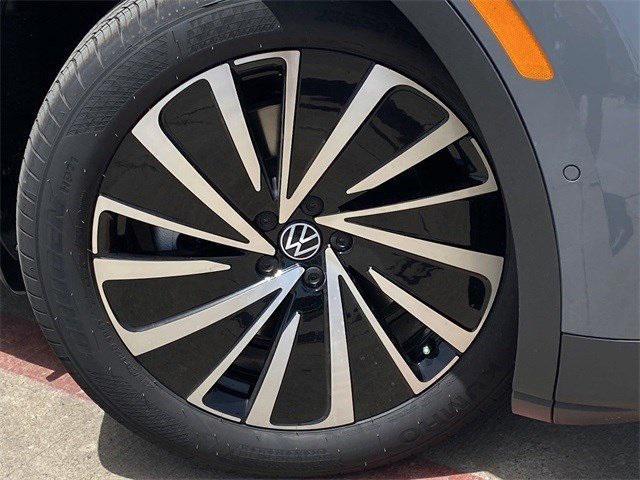 new 2024 Volkswagen ID.4 car, priced at $32,978