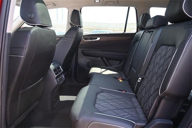 new 2025 Volkswagen Atlas car, priced at $52,322