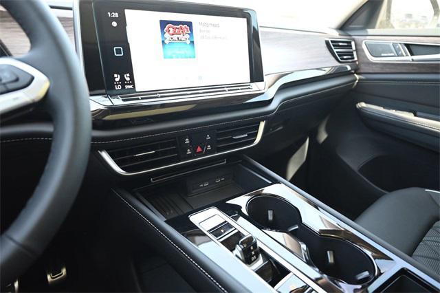 new 2025 Volkswagen Atlas car, priced at $52,051