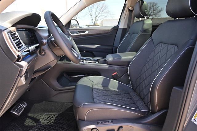 new 2025 Volkswagen Atlas car, priced at $52,051