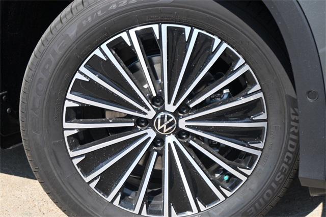 new 2025 Volkswagen Tiguan car, priced at $30,390