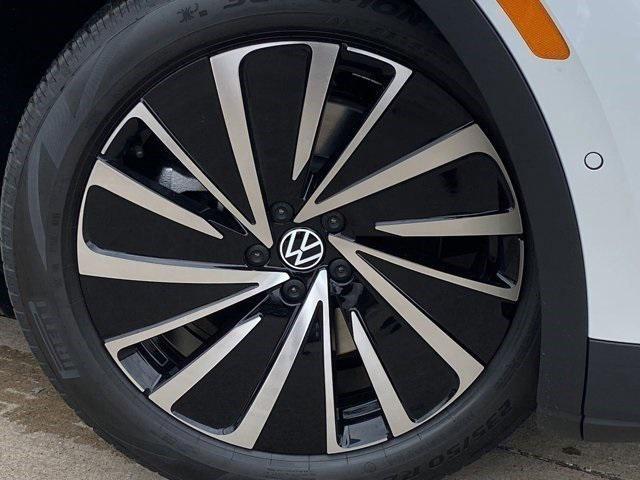 new 2024 Volkswagen ID.4 car, priced at $33,248