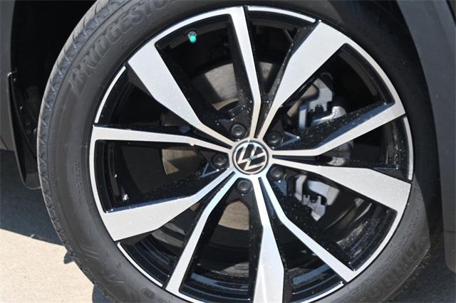 new 2025 Volkswagen Atlas car, priced at $51,335