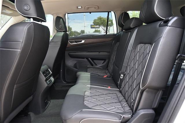 new 2025 Volkswagen Atlas car, priced at $49,374
