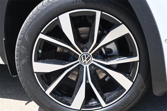 new 2025 Volkswagen Atlas car, priced at $49,374