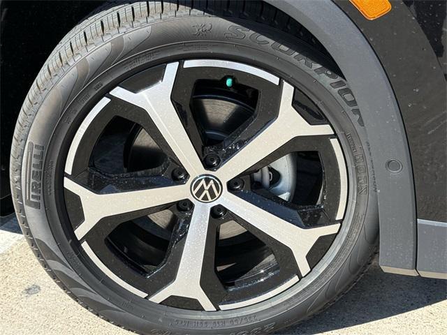new 2025 Volkswagen Tiguan car, priced at $33,958