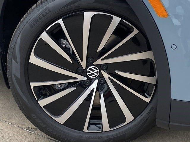 new 2024 Volkswagen ID.4 car, priced at $33,158