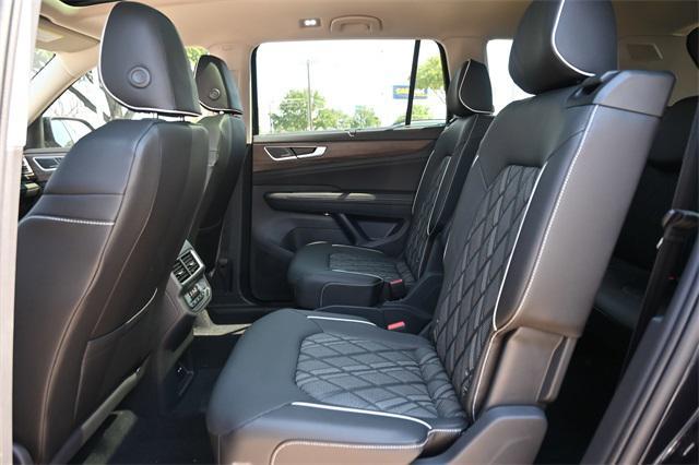 new 2025 Volkswagen Atlas car, priced at $51,335