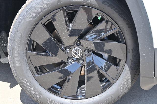 new 2025 Volkswagen Atlas Cross Sport car, priced at $42,197