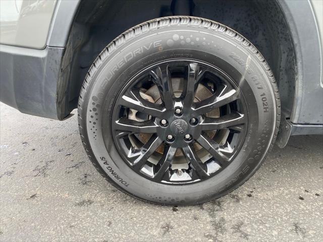used 2022 Jeep Cherokee car, priced at $21,811