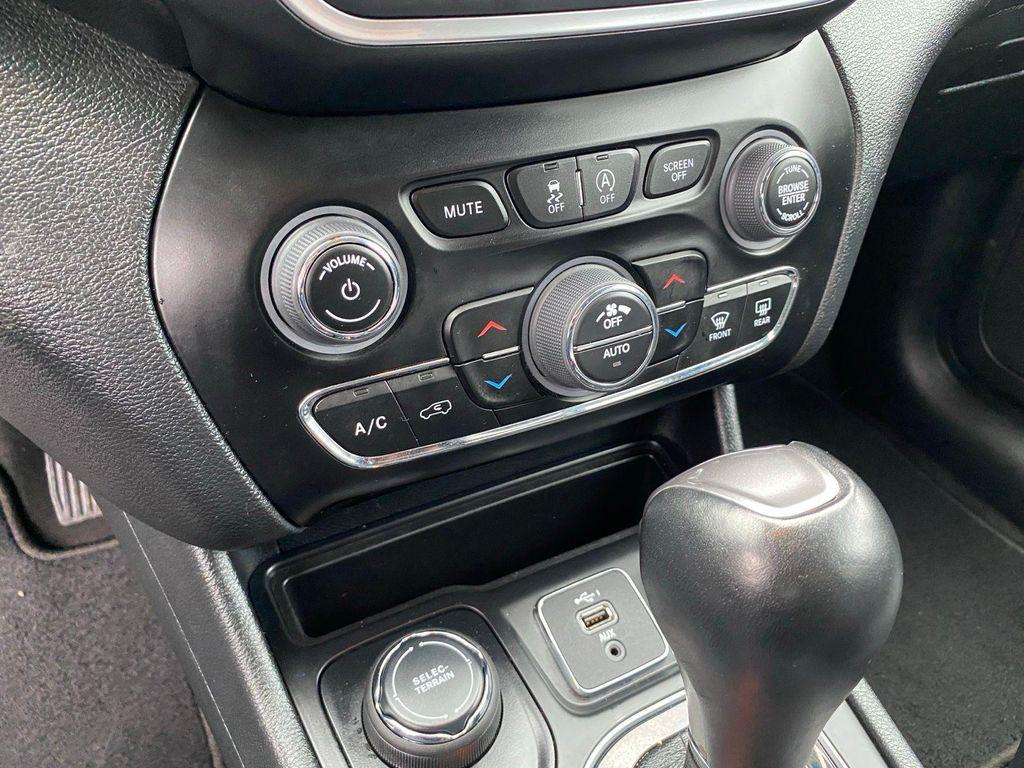 used 2023 Jeep Cherokee car, priced at $21,872