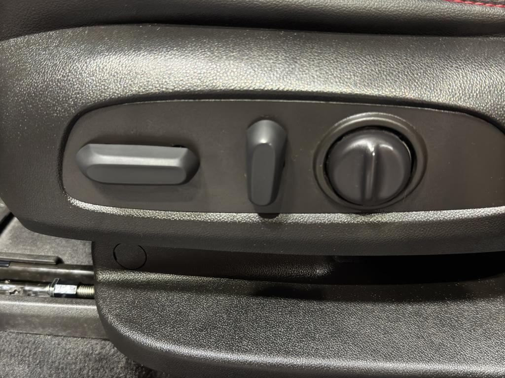 used 2022 Chevrolet Traverse car, priced at $29,785