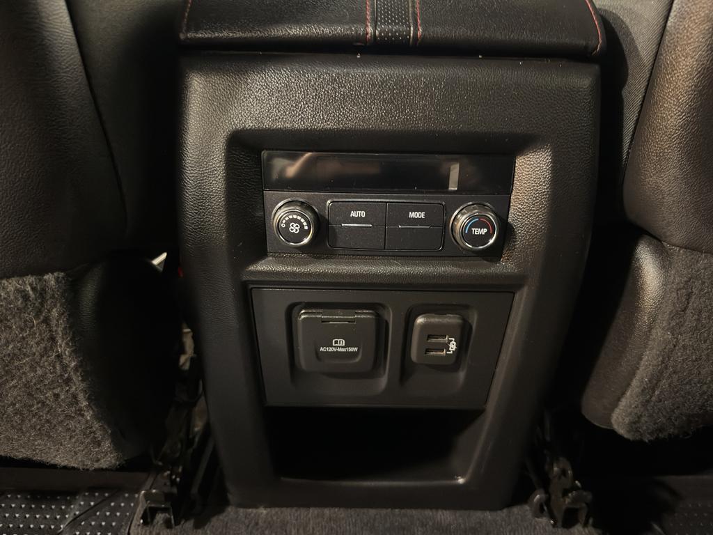 used 2022 Chevrolet Traverse car, priced at $29,785