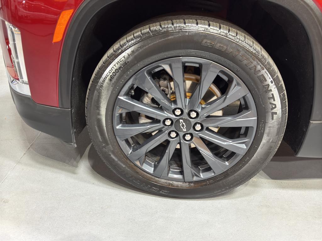 used 2022 Chevrolet Traverse car, priced at $29,785