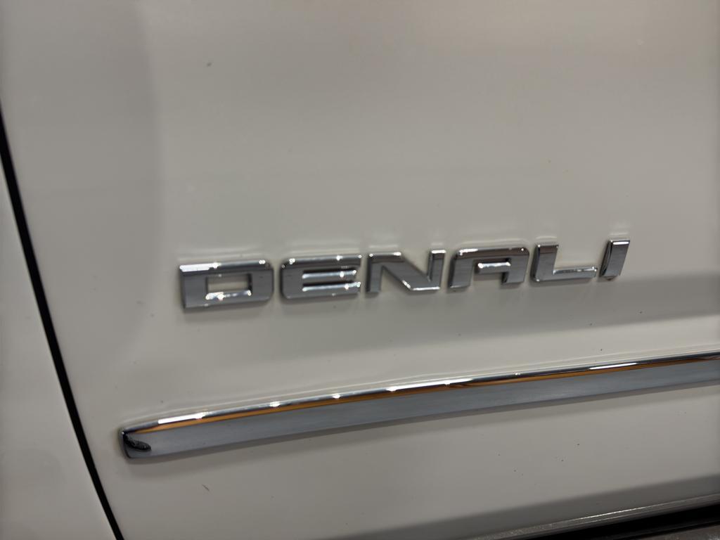 used 2019 GMC Yukon car, priced at $33,290