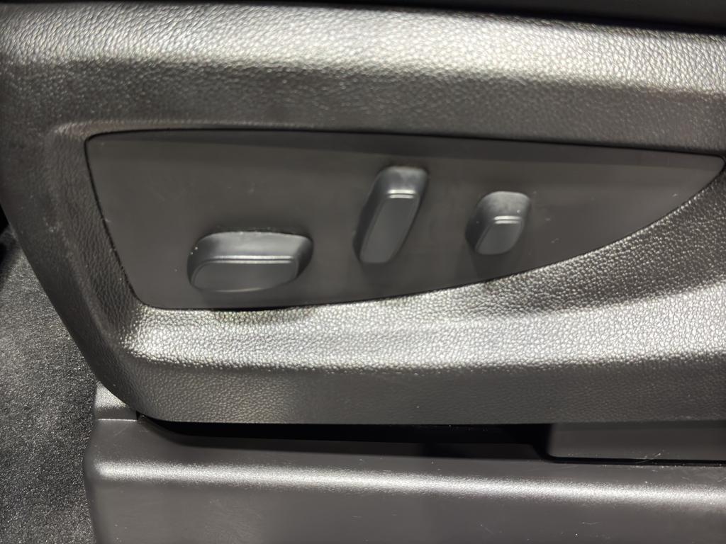 used 2019 GMC Yukon car, priced at $33,290