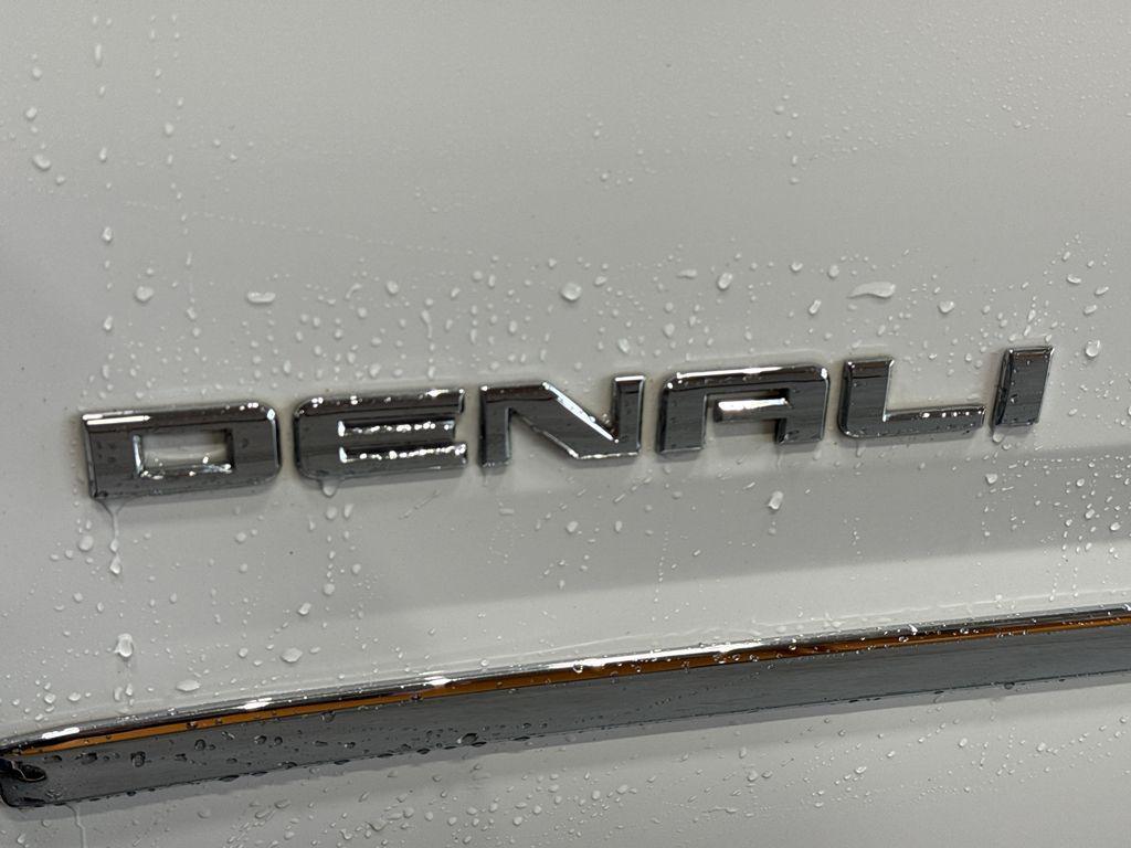 used 2018 GMC Yukon car, priced at $29,190