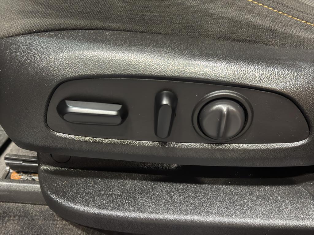 used 2020 Chevrolet Traverse car, priced at $27,290