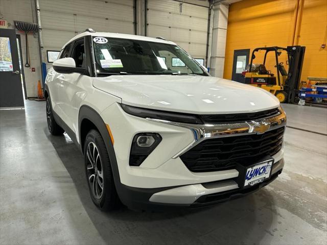 new 2025 Chevrolet TrailBlazer car, priced at $28,572