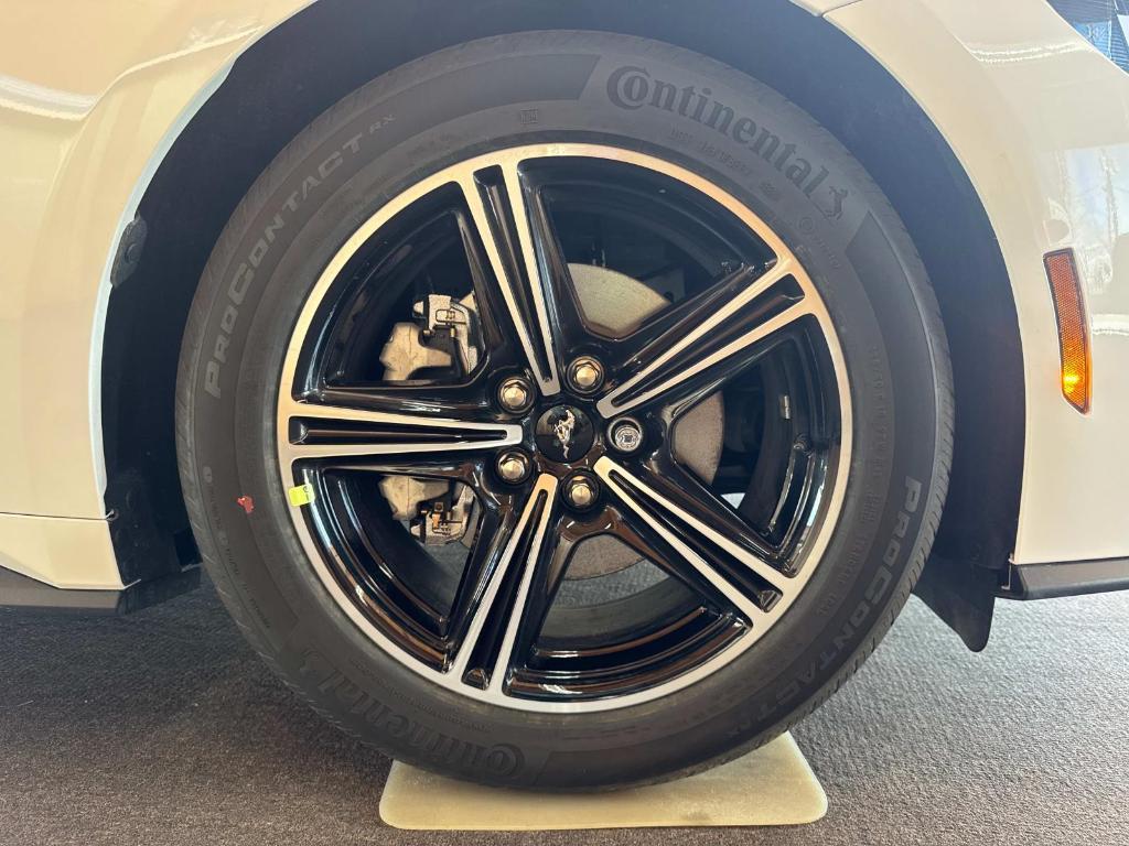 new 2025 Ford Mustang car