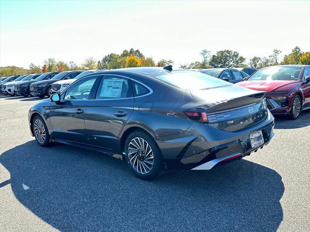 new 2025 Hyundai Sonata Hybrid car, priced at $38,170