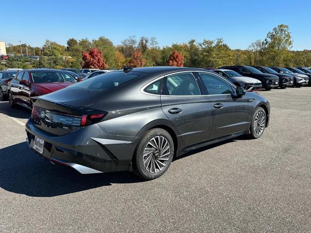 new 2025 Hyundai Sonata Hybrid car, priced at $38,170