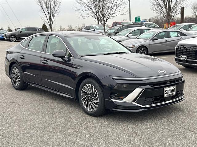 new 2025 Hyundai Sonata Hybrid car, priced at $38,205