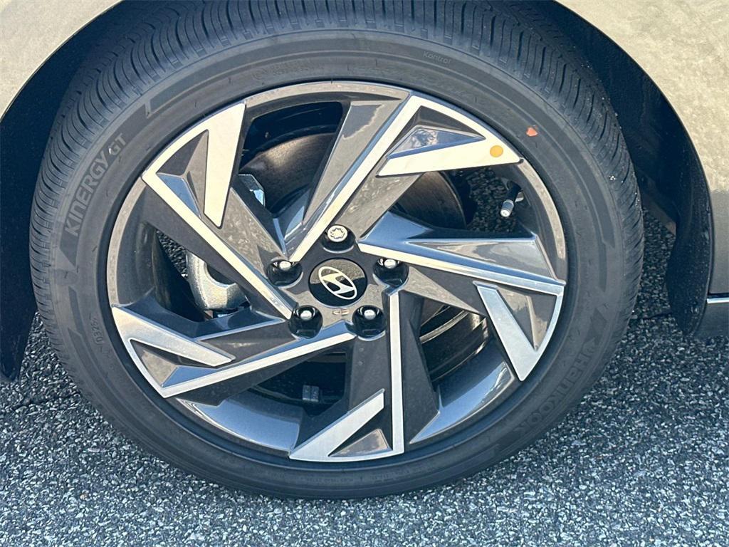 new 2025 Hyundai Elantra car, priced at $26,745