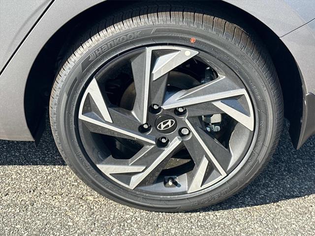 new 2025 Hyundai Elantra car, priced at $27,005